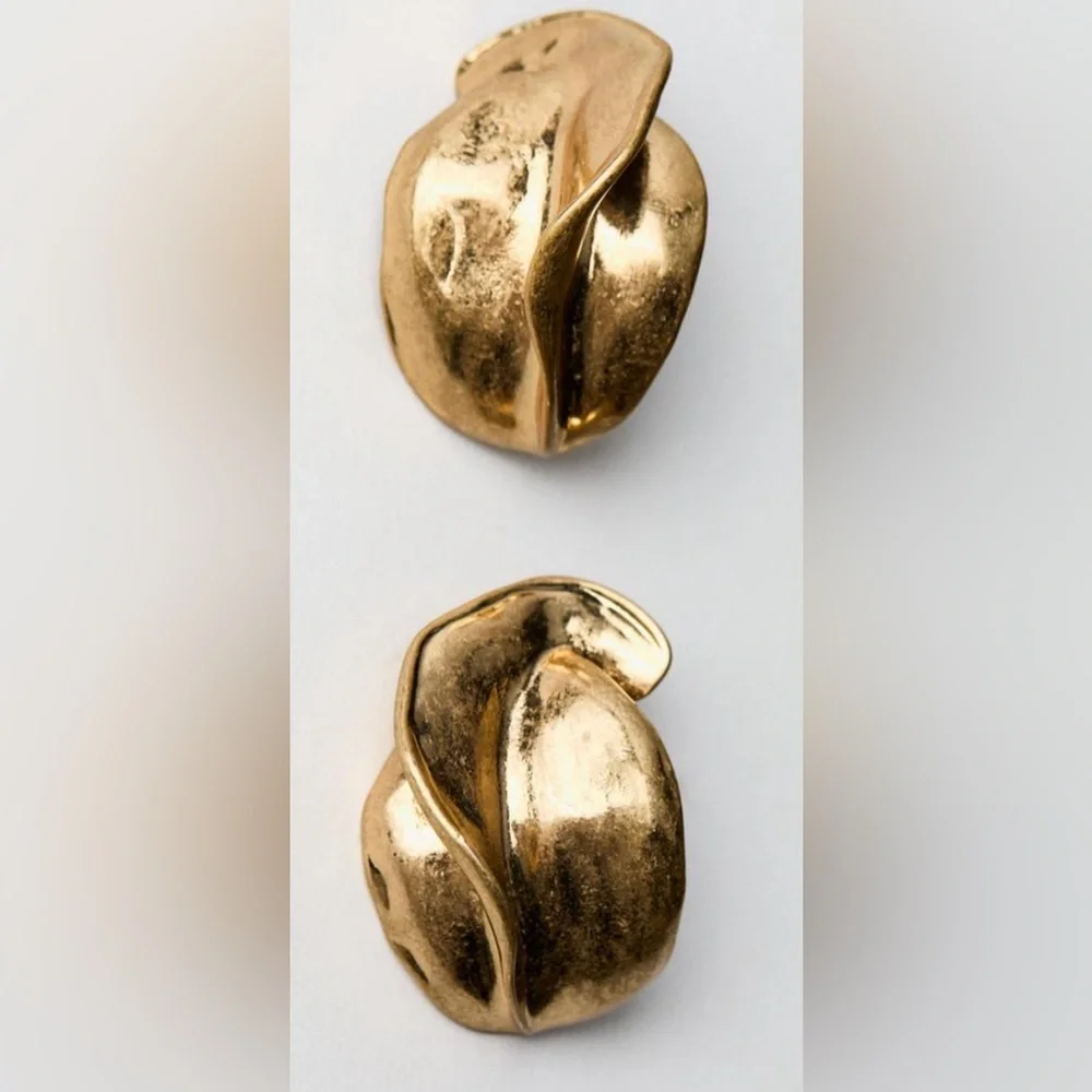 Zara Twisted Gold Earrings NWT ✨✨🔥